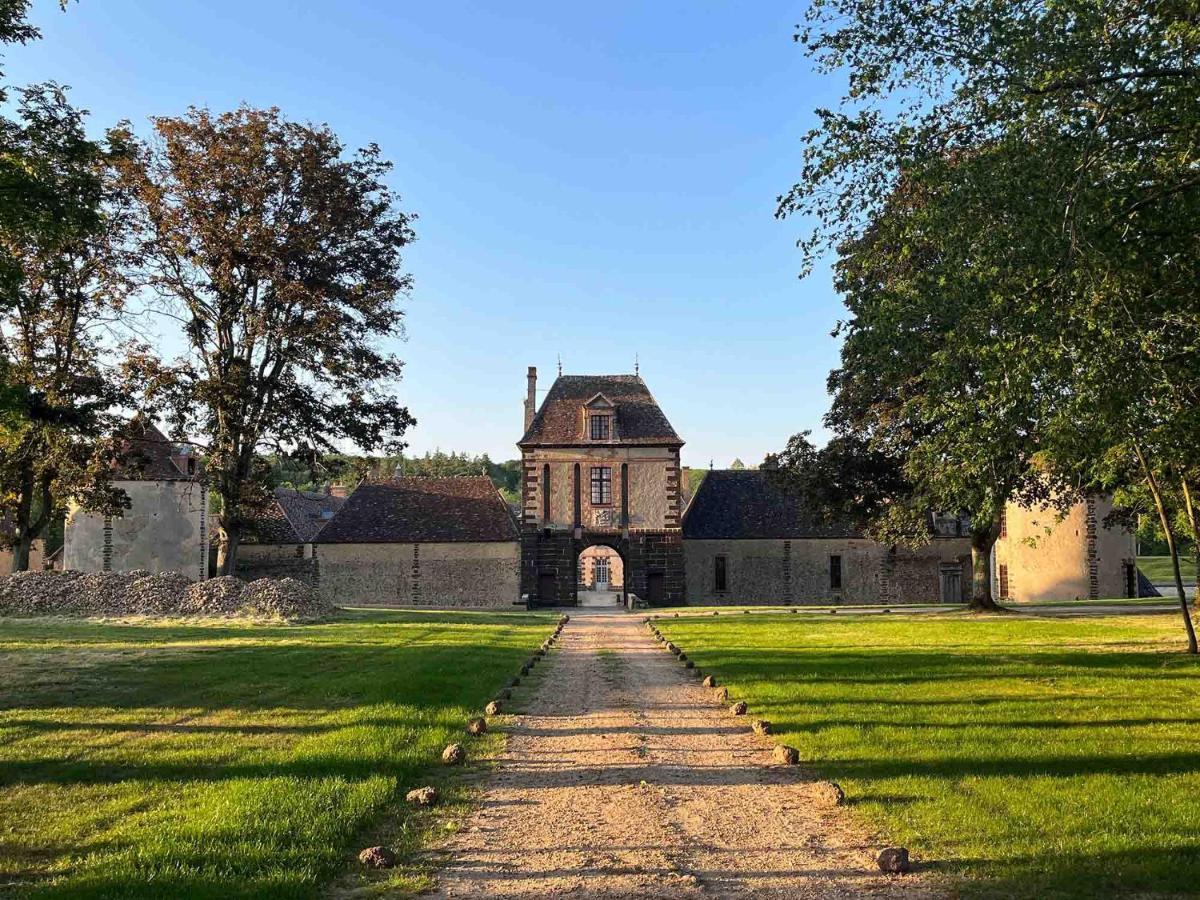 Chateau De La Riviere Pontgouin Bagian luar foto